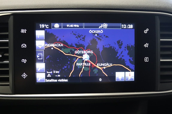 Peugeot 308 SW 11 of 15