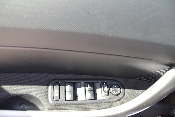Peugeot 308 18 of 23