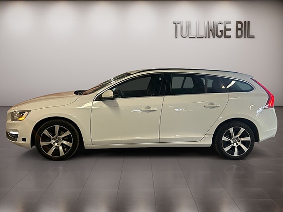 Volvo V60 2 of 22