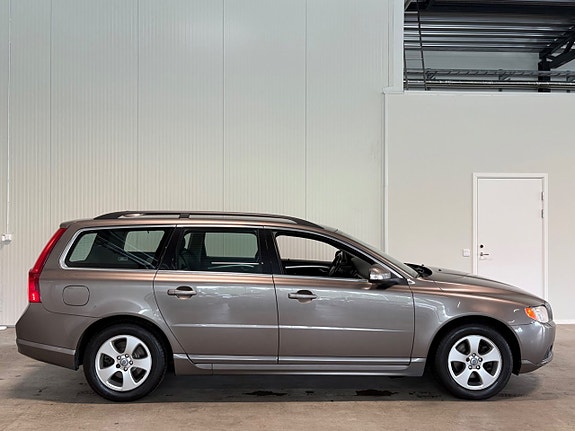 Volvo V70 2 of 20
