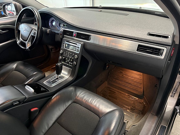 Volvo V70 11 of 20