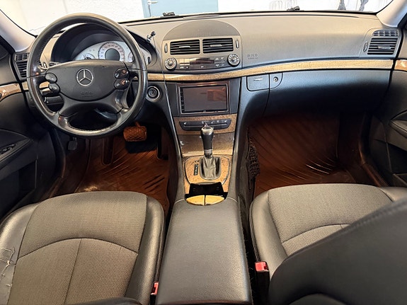 Mercedes-Benz E280 10 of 13