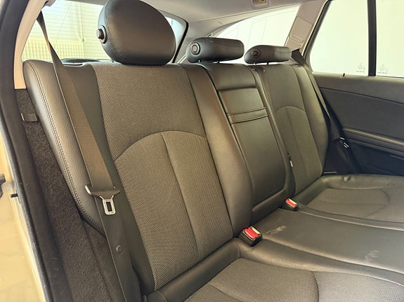 Mercedes-Benz E280 9 of 13