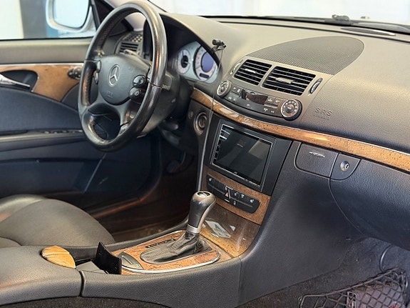 Mercedes-Benz E280 11 of 13
