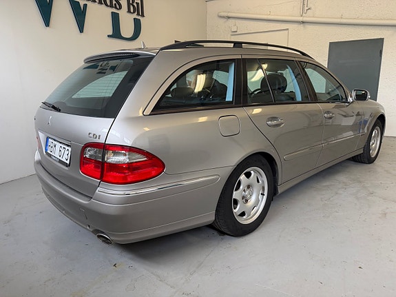 Mercedes-Benz E280 4 of 13