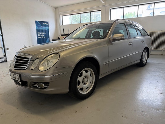 Mercedes-Benz E280 2 of 13