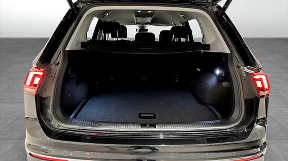 Volkswagen Tiguan Allspace 12 of 23