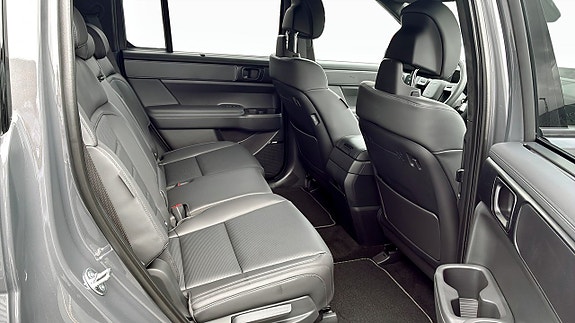 Hyundai Santa Fe 8 of 9