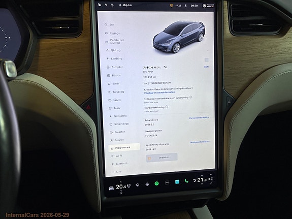 Tesla Model X 16 of 29