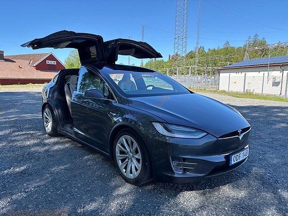 Tesla Model X 9 of 29