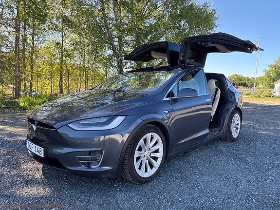 Tesla Model X 10 of 29