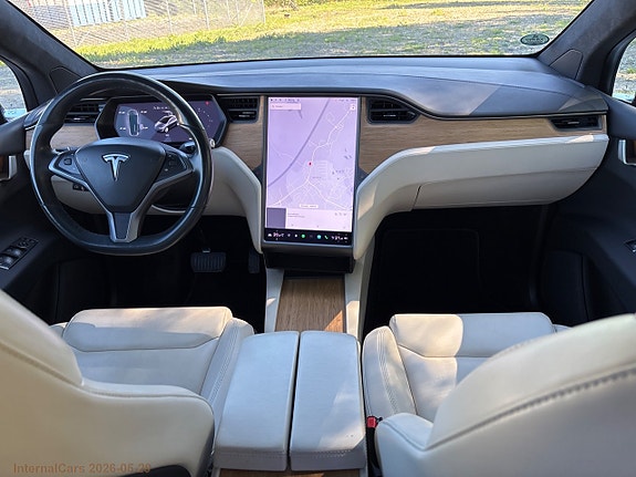 Tesla Model X 18 of 29