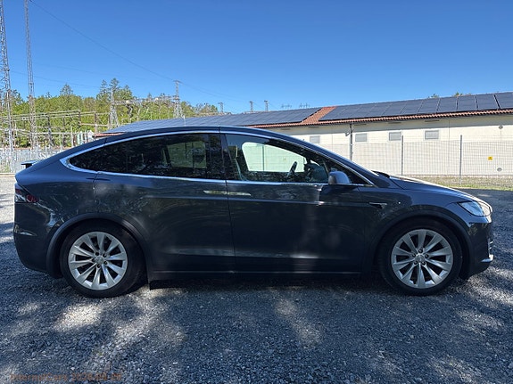 Tesla Model X 4 of 29