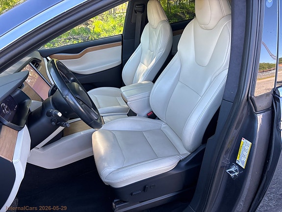 Tesla Model X 20 of 29