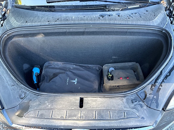 Tesla Model X 13 of 29
