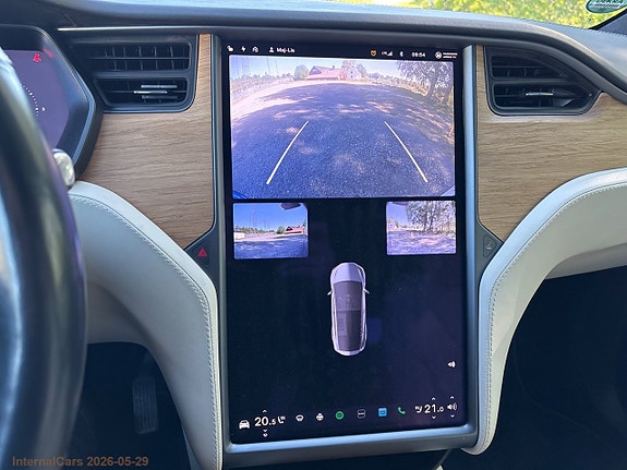 Tesla Model X 15 of 29