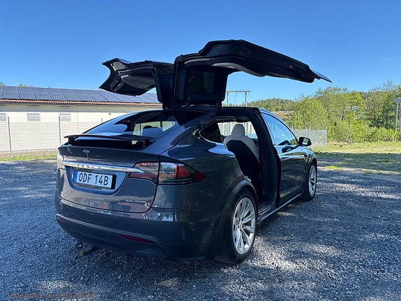 Tesla Model X 12 of 29
