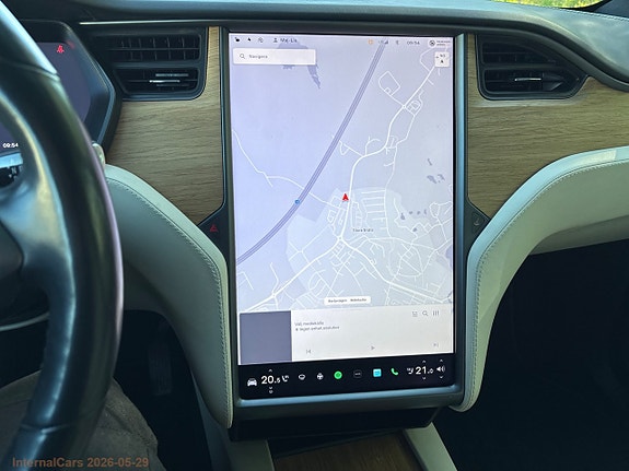 Tesla Model X 17 of 29
