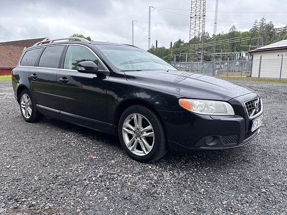 Volvo V70 3 of 5