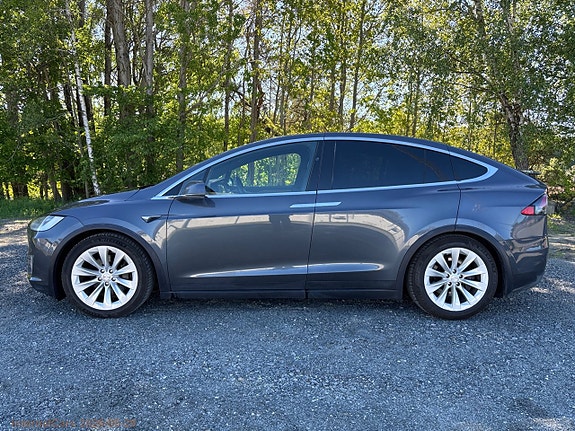 Tesla Model X 8 of 29