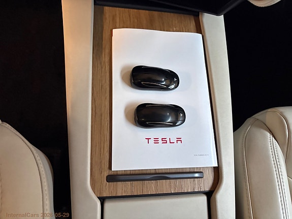 Tesla Model X 27 of 29