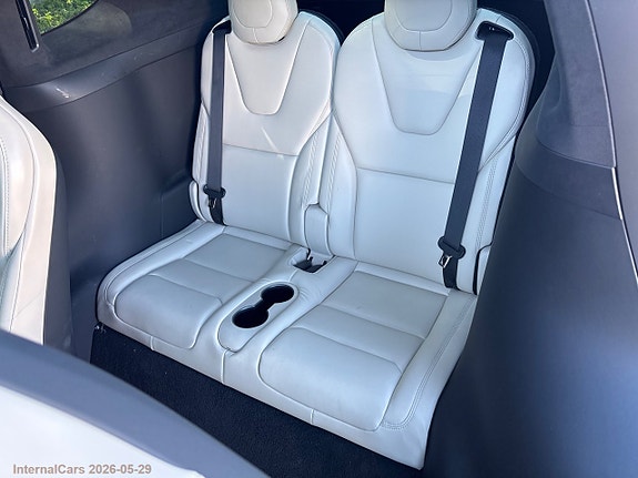 Tesla Model X 24 of 29