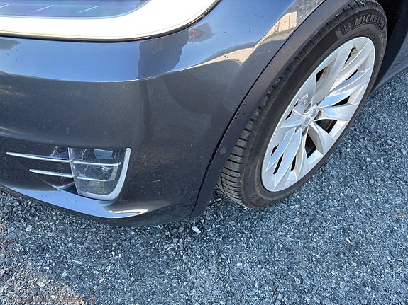 Tesla Model X 28 of 29