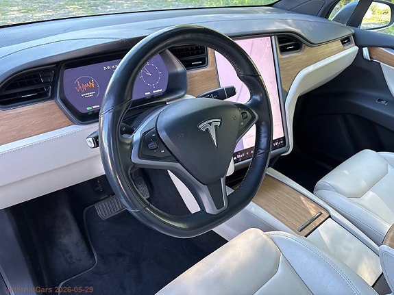 Tesla Model X 19 of 29