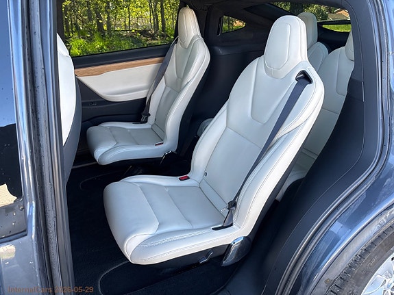 Tesla Model X 23 of 29