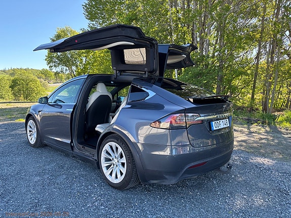 Tesla Model X 11 of 29