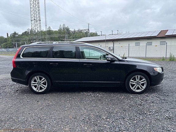 Volvo V70 4 of 5