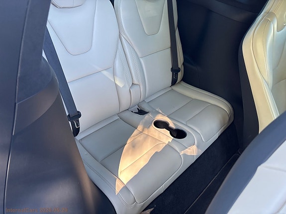 Tesla Model X 25 of 29