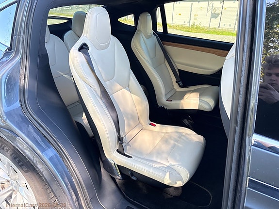 Tesla Model X 22 of 29