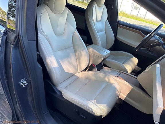 Tesla Model X 21 of 29