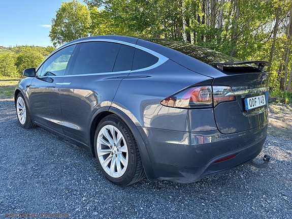 Tesla Model X 7 of 29