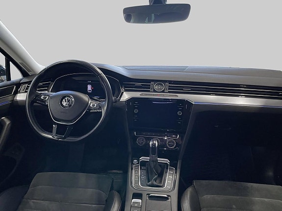 Volkswagen Passat 12 of 19