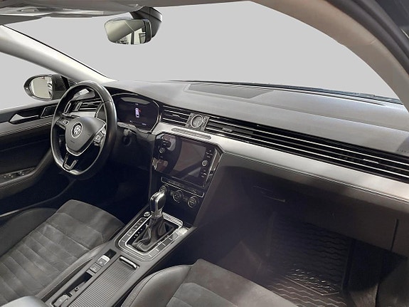 Volkswagen Passat 10 of 19