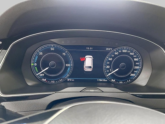 Volkswagen Passat 15 of 19