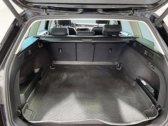 Volkswagen Passat 13 of 19