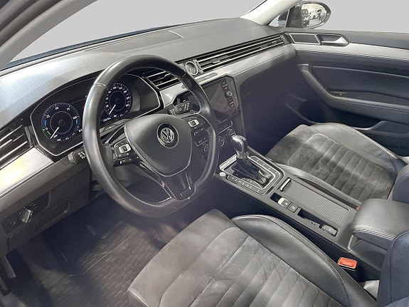 Volkswagen Passat 14 of 19