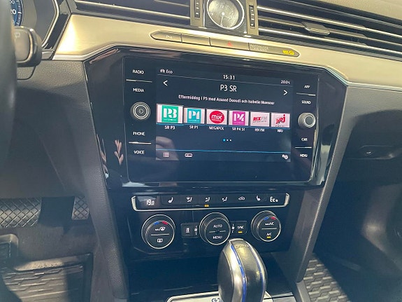 Volkswagen Passat 16 of 19