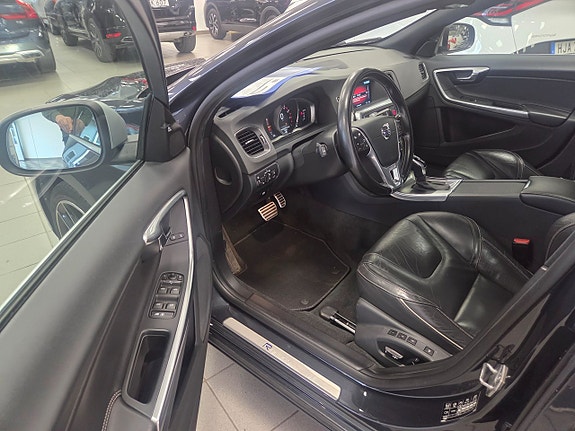 Volvo S60 3 of 5
