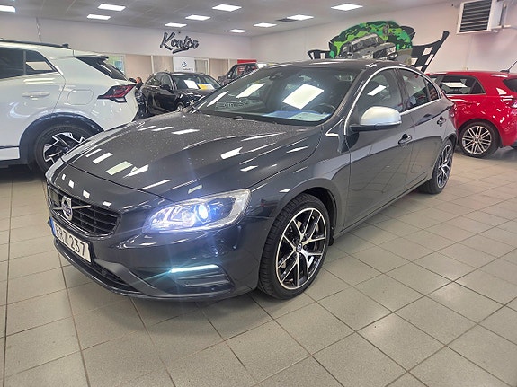 Volvo S60 2 of 5