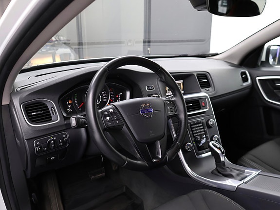 Volvo V60 11 of 27