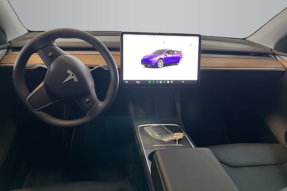 Tesla Model Y 18 of 19