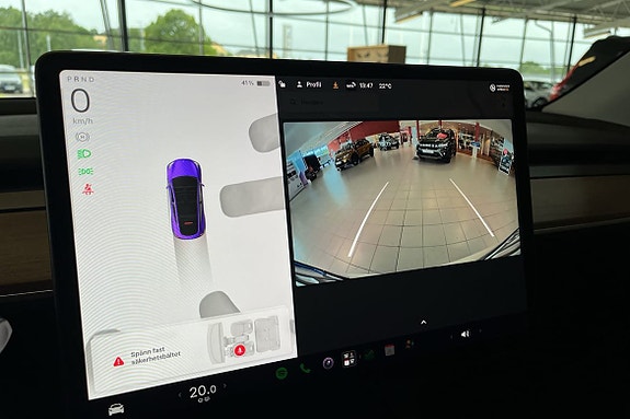Tesla Model Y 13 of 19