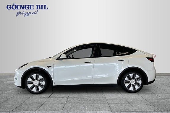 Tesla Model Y 5 of 5