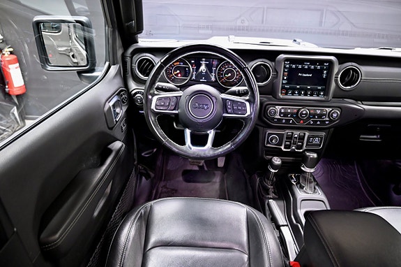 Jeep Gladiator 16 of 25