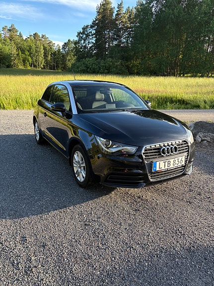 Audi A1 2 of 12