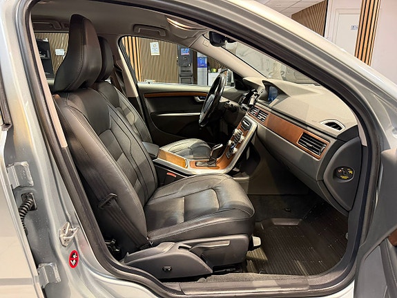 Volvo V70 20 of 30